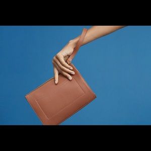 Cuyana brown women’s work clutch